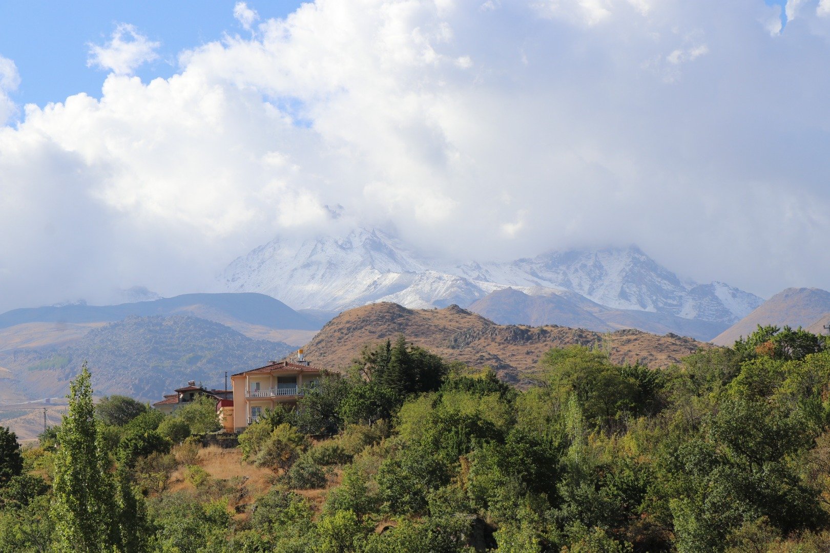 Erciyes Dağı'na mevsimin ilk karı düştü 2