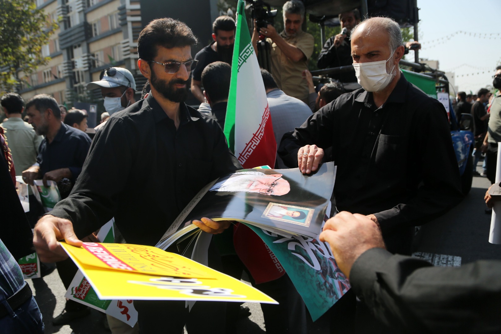 İran'da rejim yanlıları sokağa döküldü: Fitneciler idam edilsin 6