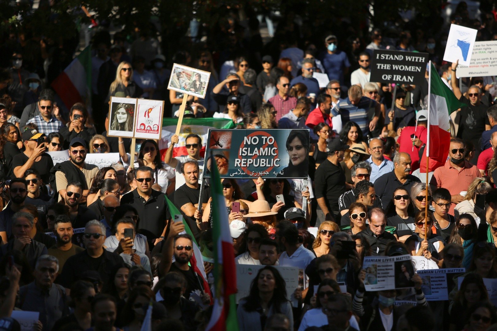 Kanada'da İranlı protestoculara destek: Kadınlar saçlarını kesti 29