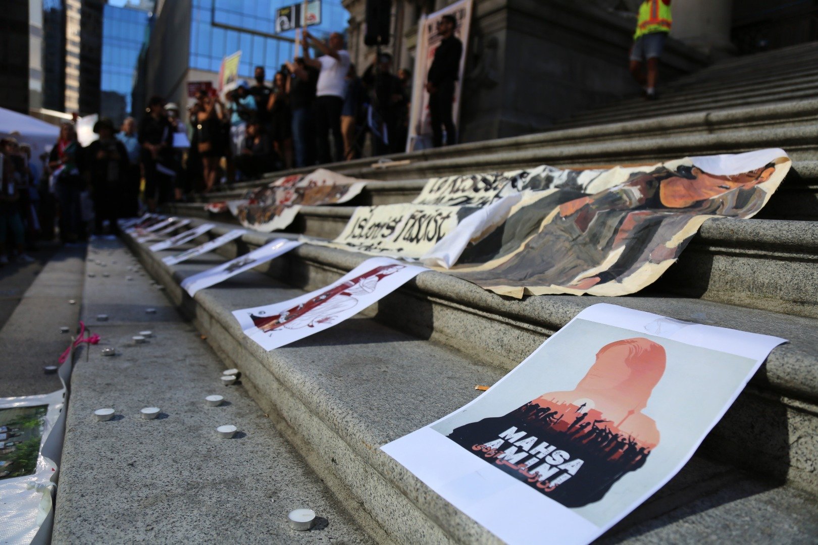 Kanada'da İranlı protestoculara destek: Kadınlar saçlarını kesti 26