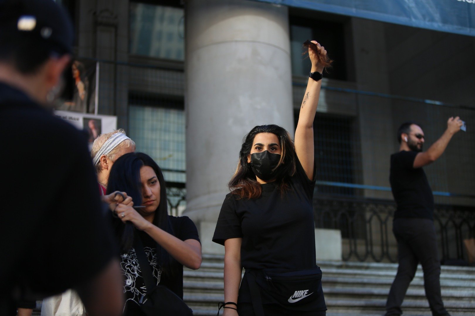 Kanada'da İranlı protestoculara destek: Kadınlar saçlarını kesti 11