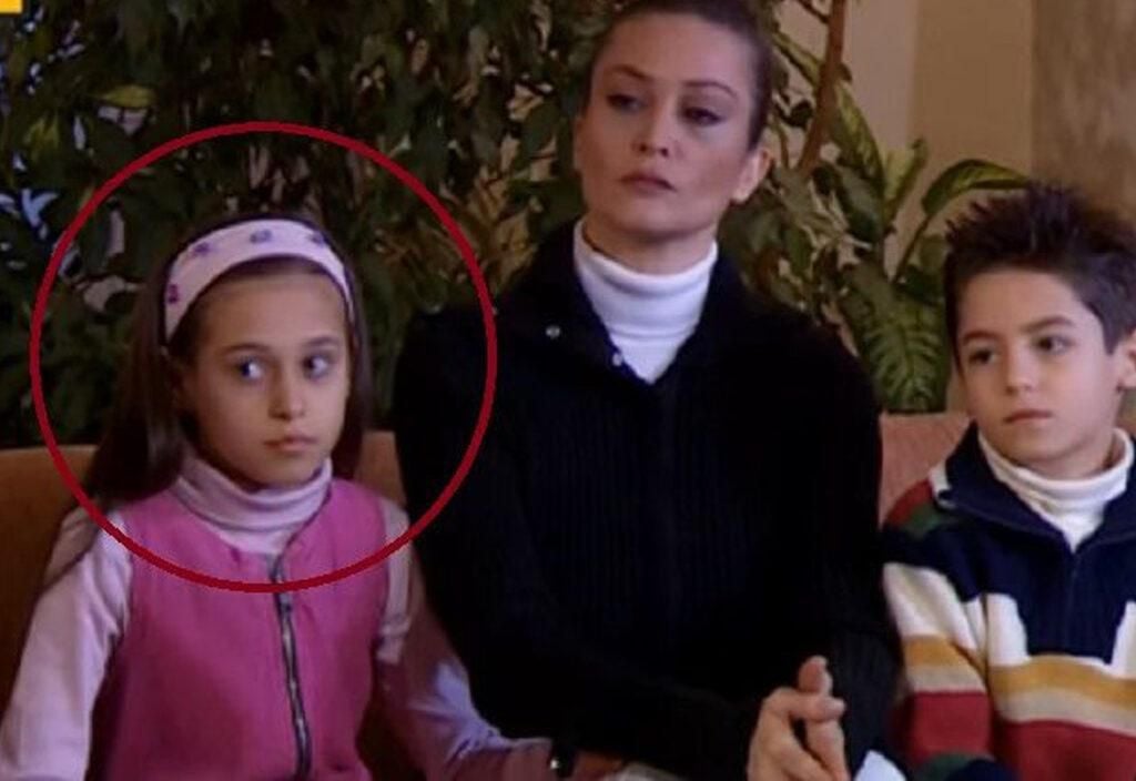 Oyuncu Fatma Büşra Ayaydın film setlerine veda edip tesettüre girdi. Kurtlar Vadisi'nde Çakır'ın kızıydı 4