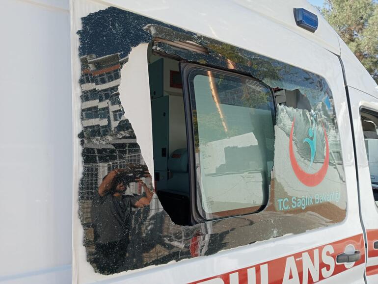 Kendisi için gelen ambulansa kaldırım taşıyla saldırdı. Sağlık görevlisinin kaburgası kırıldı 3