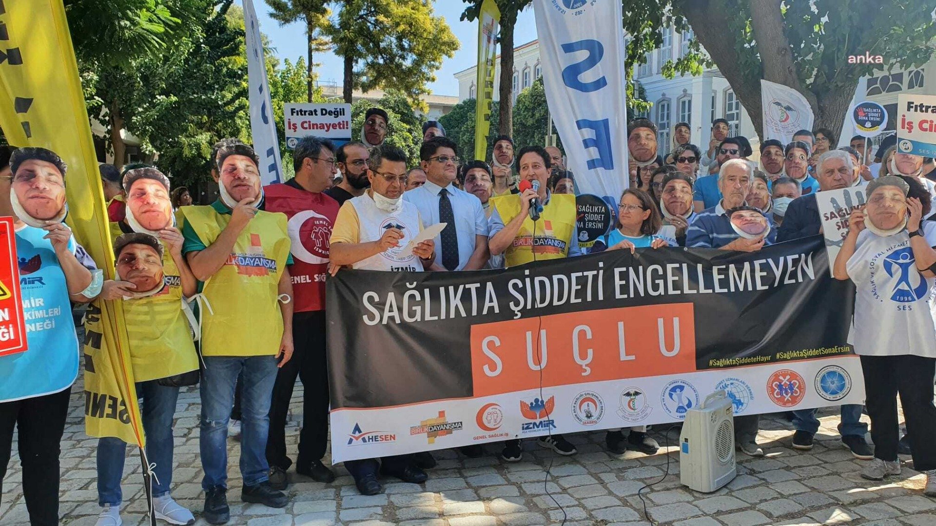 İzmir'de sopayla darp edilen Doktor Günay için eylem yapıldı: Etkili bir sağlıkta şiddet yasası istiyoruz 2