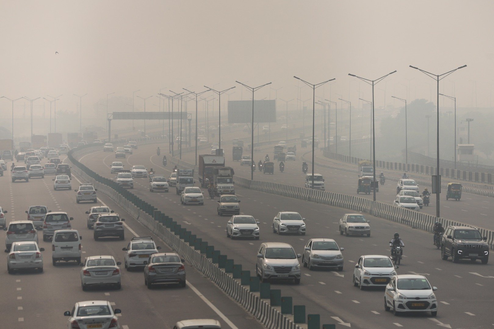 Hindistan'ın başkenti Yeni Delhi'de hava kirliliği tehlikeli seviyede 6