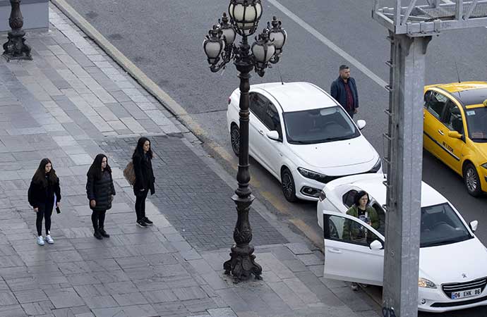 Saat 9’u 5 geçe Türkiye’de hayat 1 dakika durdu. Nazar etme ne olur çalış senin de olur 26