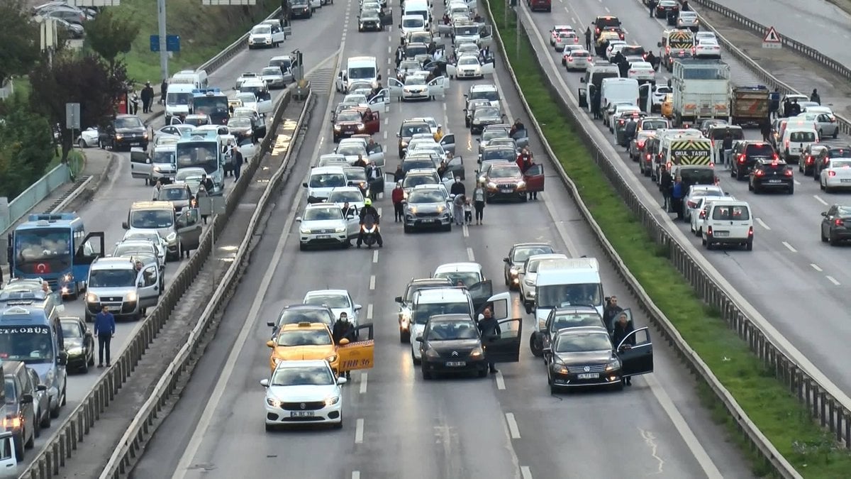 Saat 9’u 5 geçe Türkiye’de hayat 1 dakika durdu. Nazar etme ne olur çalış senin de olur 19