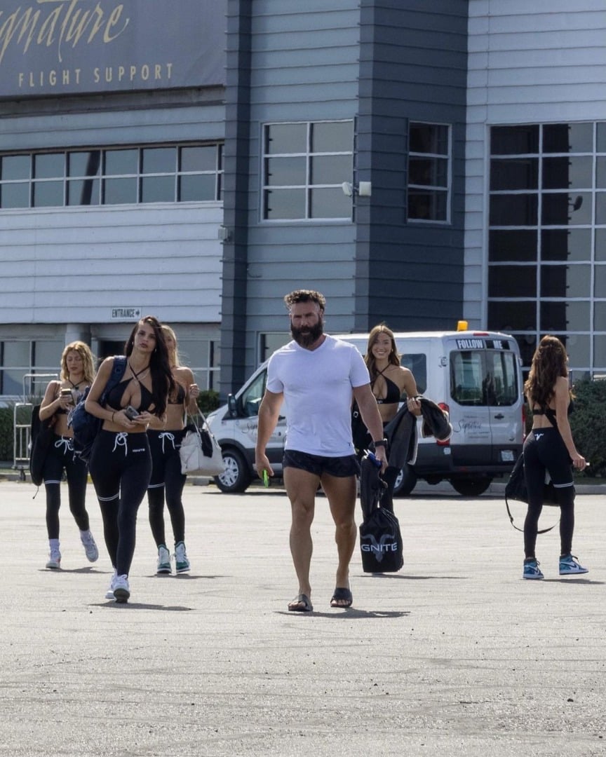 Bugüne kadar yüzlerce kadınla birlikte yaşayan dünyaca ünlü çapkın, işin reçetesini verdi. Erkekler bu adamı çok kıskanıyor 19