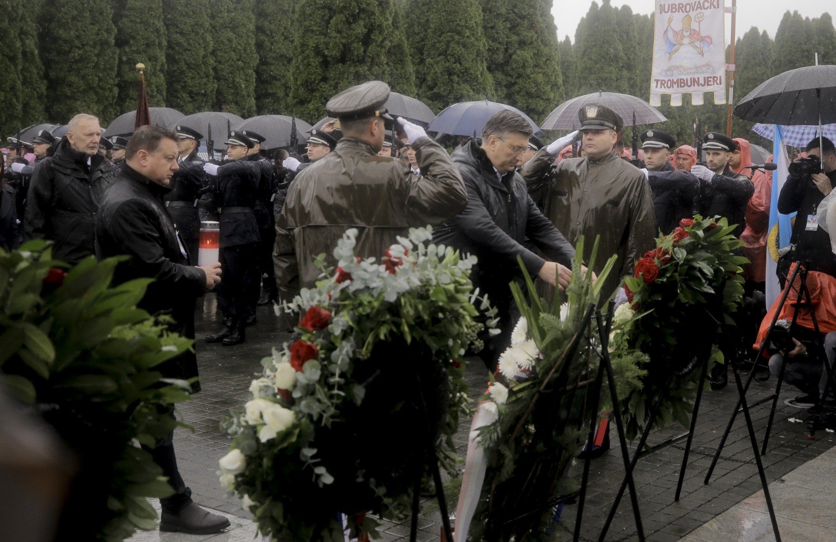 Hırvatistan'da Vukovar katliamının kurbanları 31 yıl sonra düzenlenen törenle anıldı 6