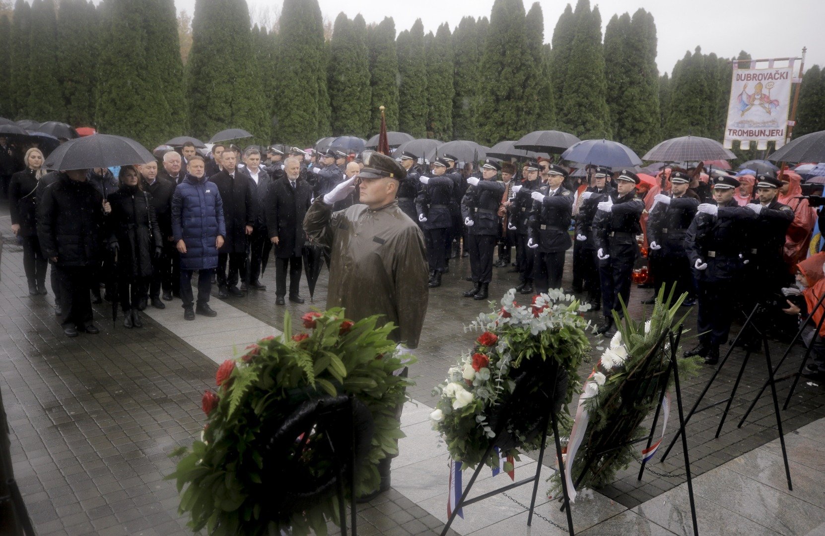 Hırvatistan'da Vukovar katliamının kurbanları 31 yıl sonra düzenlenen törenle anıldı 4