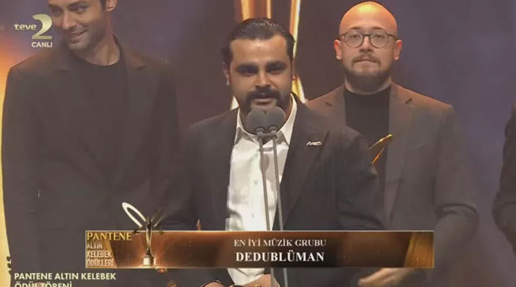 48. Pantene Altın Kelebek Ödülleri sahiplerini buldu. Ebru Yaşar gecede En İyi Arabesk Fantezi Müzik Kadın Şarkıcısı seçildi 22