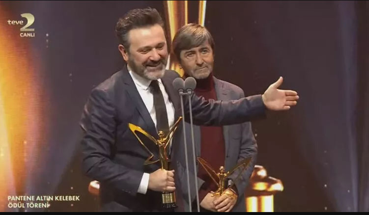 48. Pantene Altın Kelebek Ödülleri sahiplerini buldu. Ebru Yaşar gecede En İyi Arabesk Fantezi Müzik Kadın Şarkıcısı seçildi 20