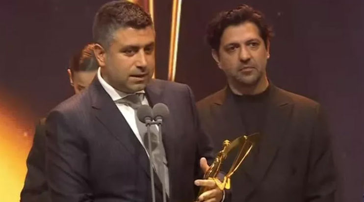 48. Pantene Altın Kelebek Ödülleri sahiplerini buldu. Ebru Yaşar gecede En İyi Arabesk Fantezi Müzik Kadın Şarkıcısı seçildi 5