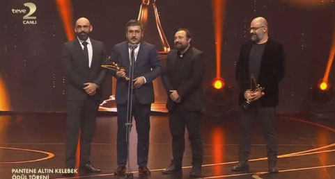 48. Pantene Altın Kelebek Ödülleri sahiplerini buldu. Ebru Yaşar gecede En İyi Arabesk Fantezi Müzik Kadın Şarkıcısı seçildi 7