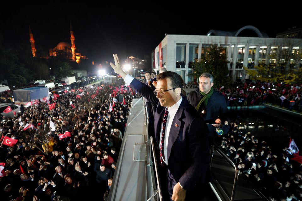 Saraçhane’deki tarihi buluşmayı Reuters böyle duyurdu: Türkiye'de binlerce kişi İBB Başkanı’nın mahkumiyetini protesto etti 6