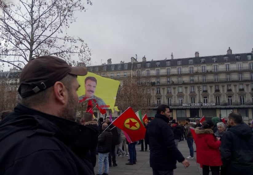 Terör örgütü PKK yandaşları Paris'i savaş alanına çevirdi. Çok sayıda sivil aracı ateşe verdiler 5