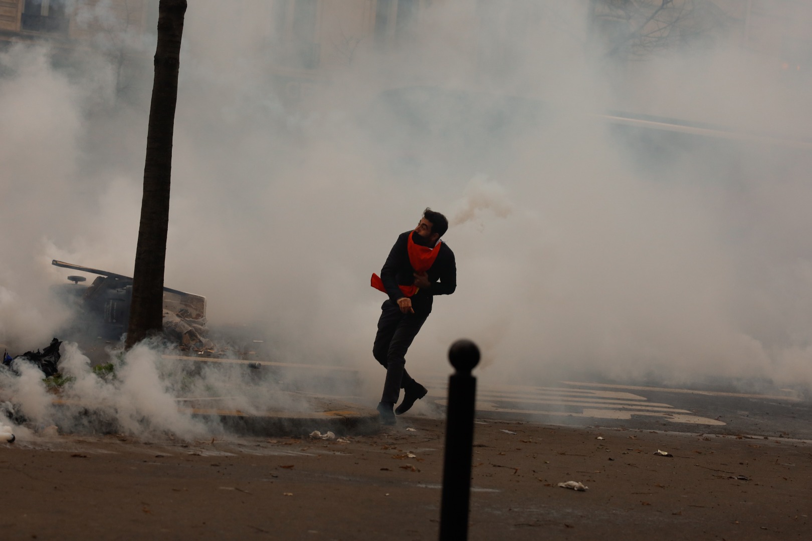 Terör örgütü PKK yanlıları Paris'te polisle çatıştı 13