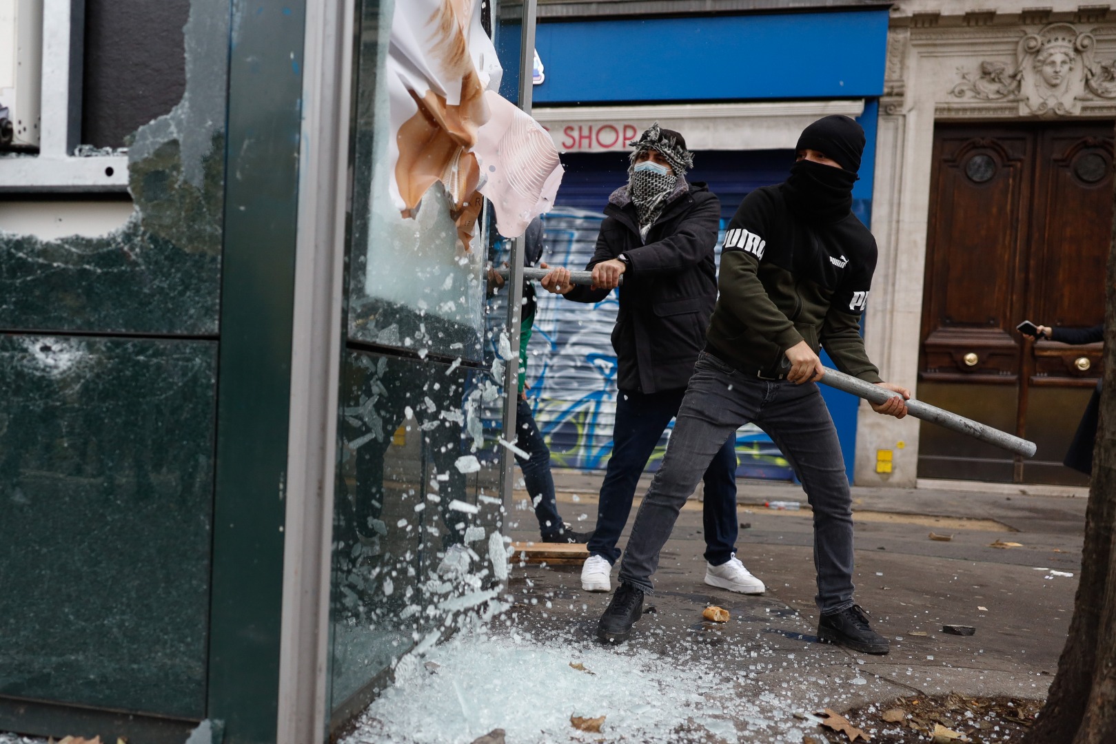 Terör örgütü PKK yanlıları Paris'te polisle çatıştı 6