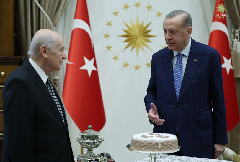 Saray’da özel buluşma. Erdoğan'dan pasta Bahçeli'den gül 2