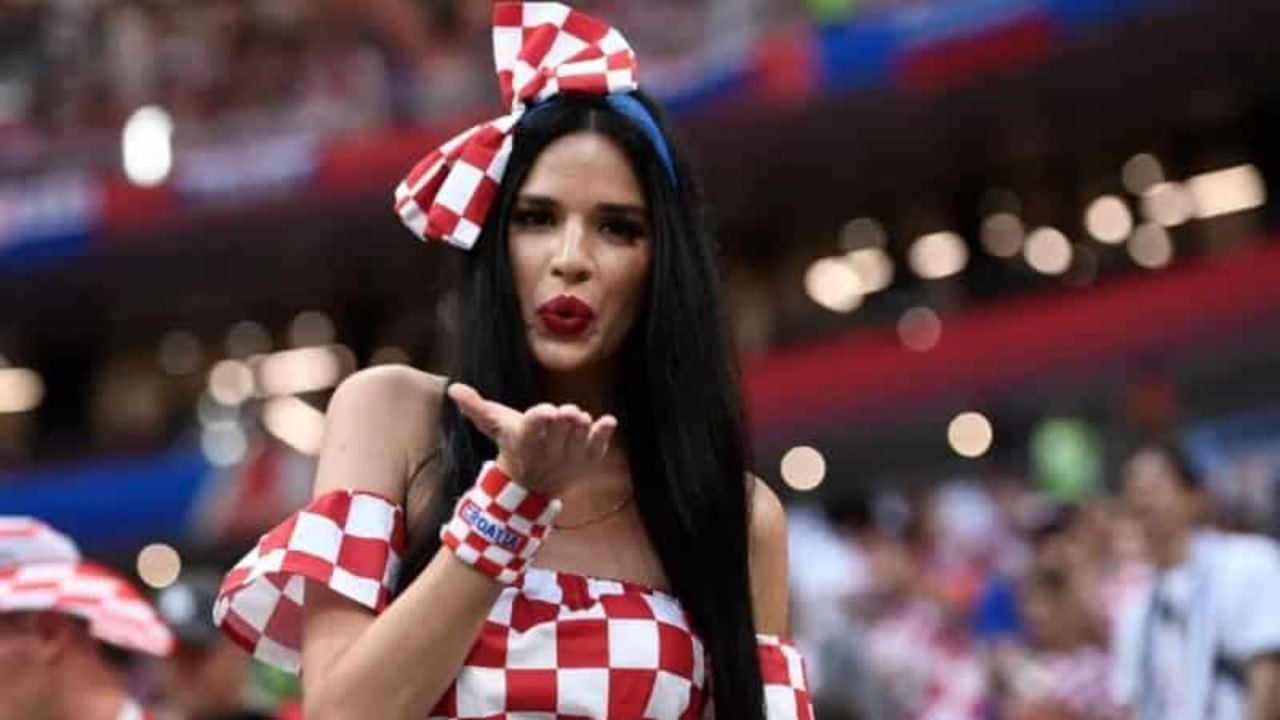 Hırvatistan güzeli İvana Knoll tangası ile jet ski yaptı. Dünya Kupası'nda tribünlere kıyafetleri ile damga vurmuştu 15