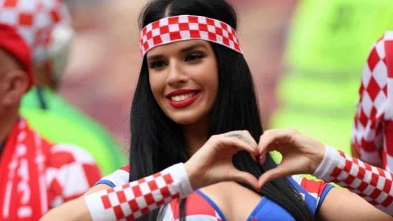 Hırvatistan güzeli İvana Knoll tangası ile jet ski yaptı. Dünya Kupası'nda tribünlere kıyafetleri ile damga vurmuştu 9