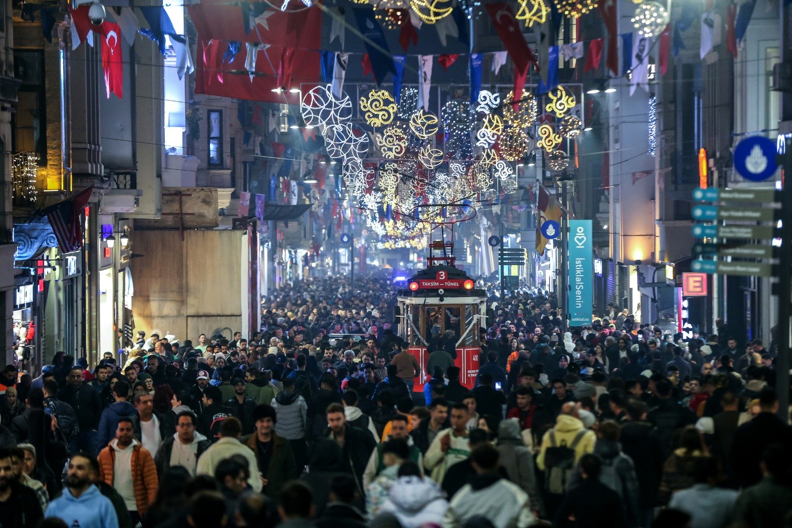 Yeni yıla saatler kala işte Taksim 4