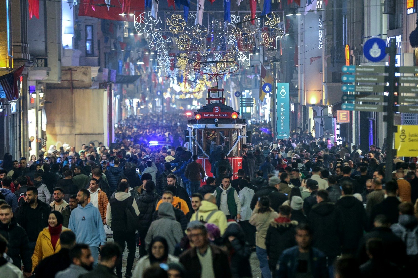 Yeni yıla saatler kala işte Taksim 3