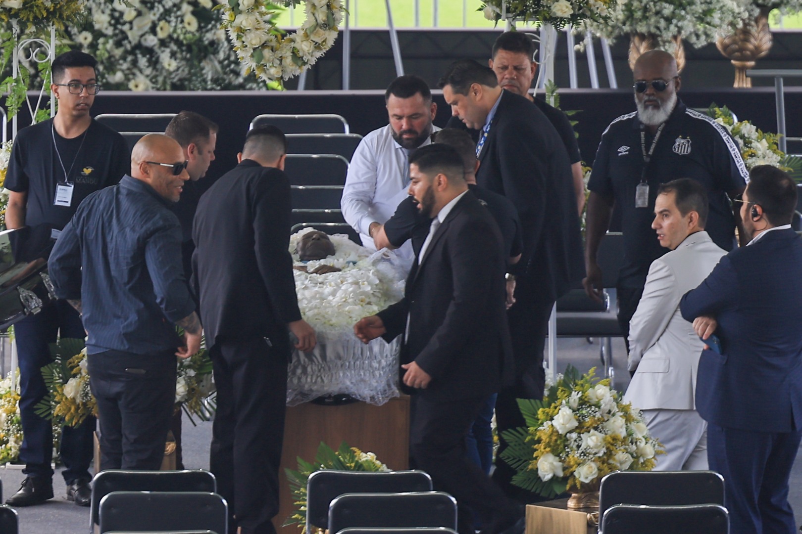 Pele'nin cenaze töreninden flaş fotoğraflar. Tabutunu böyle taşıdılar 13