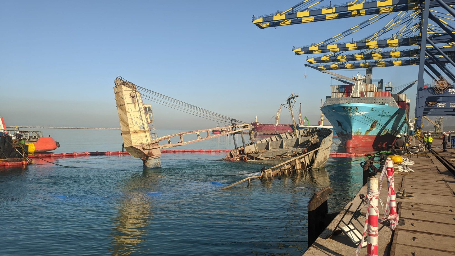 İskenderun Körfezi'nde batan gemi su yüzeyine çıkartıldı 8