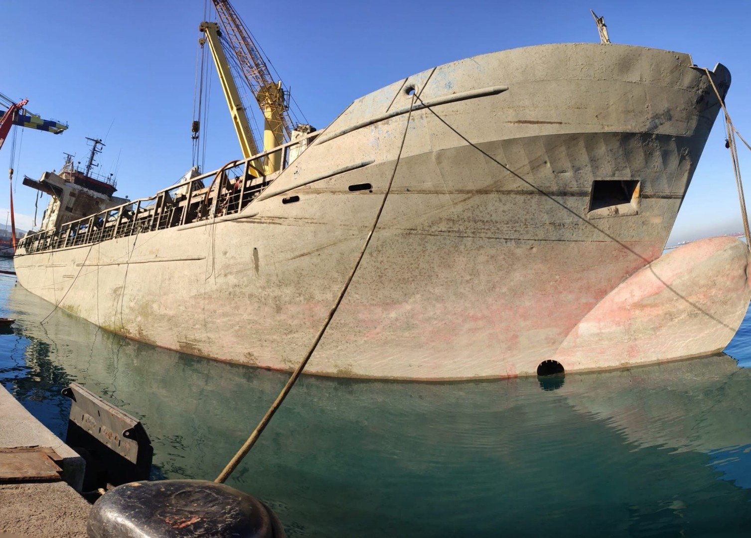 İskenderun Körfezi'nde batan gemi su yüzeyine çıkartıldı 2