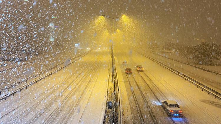 Meteoroloji 41 ili uyardı. Lapa lapa ile kar geliyor 9