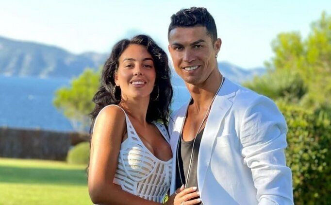 Georgina'dan Arabistan'da olay yaratacak pozlar. Ronaldo'nun sevgilisi rahat durmuyor 20