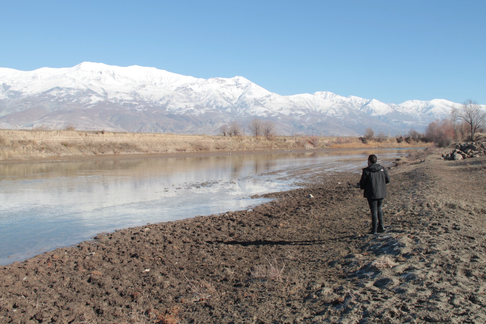 Türkiye'nin en hızlı akan nehirlerinden Karasu'da su seviyesi düştü 4