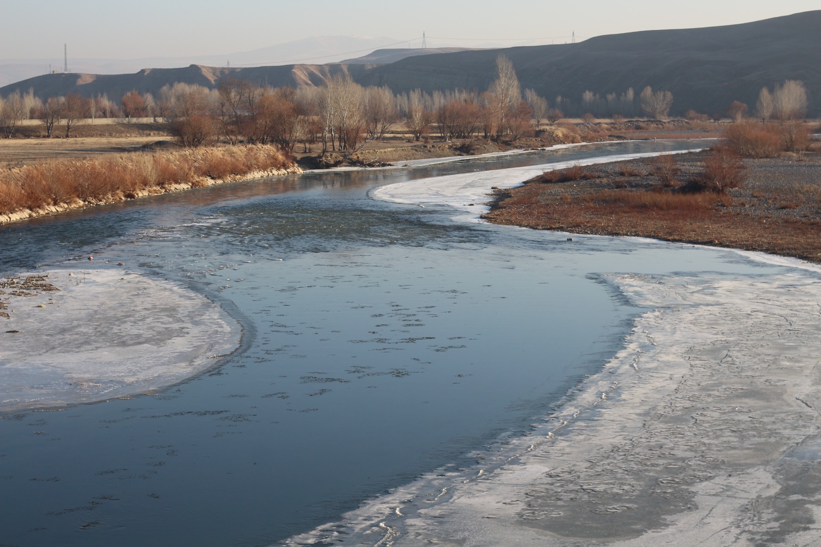 Aras Nehri'nin büyük bölümü buz tuttu 5