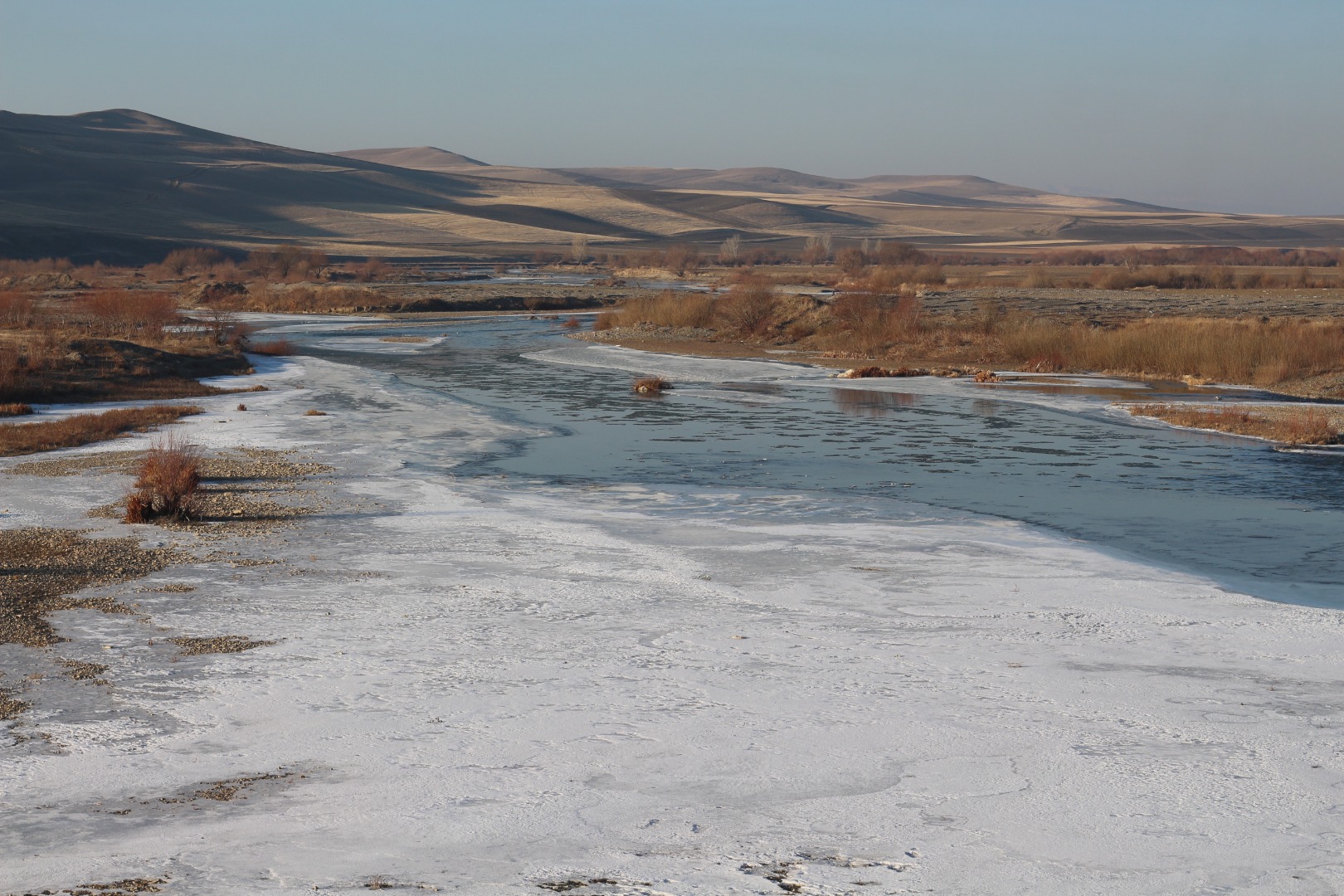 Aras Nehri'nin büyük bölümü buz tuttu 4