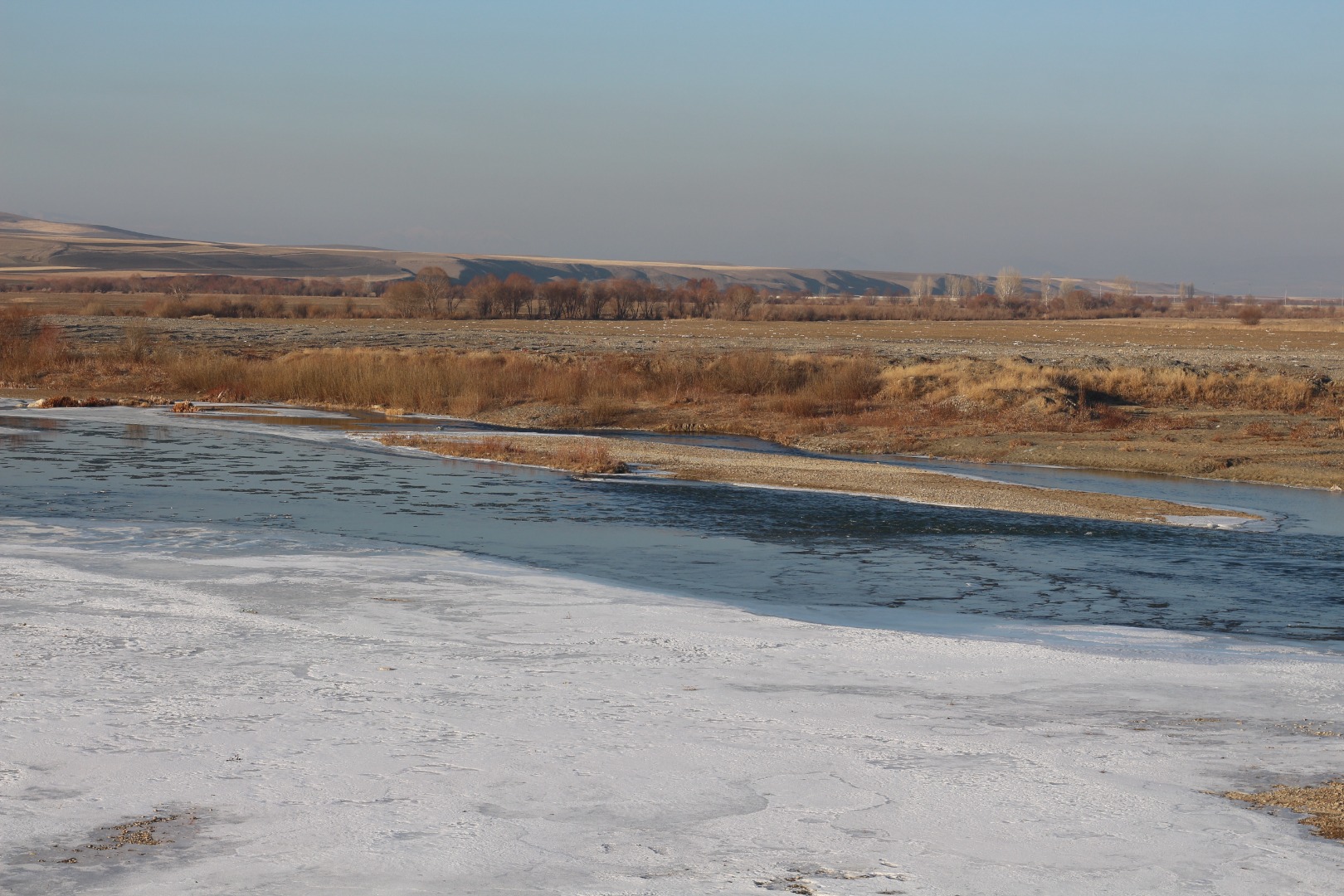 Aras Nehri'nin büyük bölümü buz tuttu 6