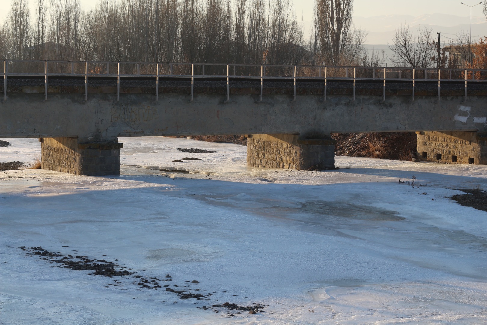 Aras Nehri'nin büyük bölümü buz tuttu 7