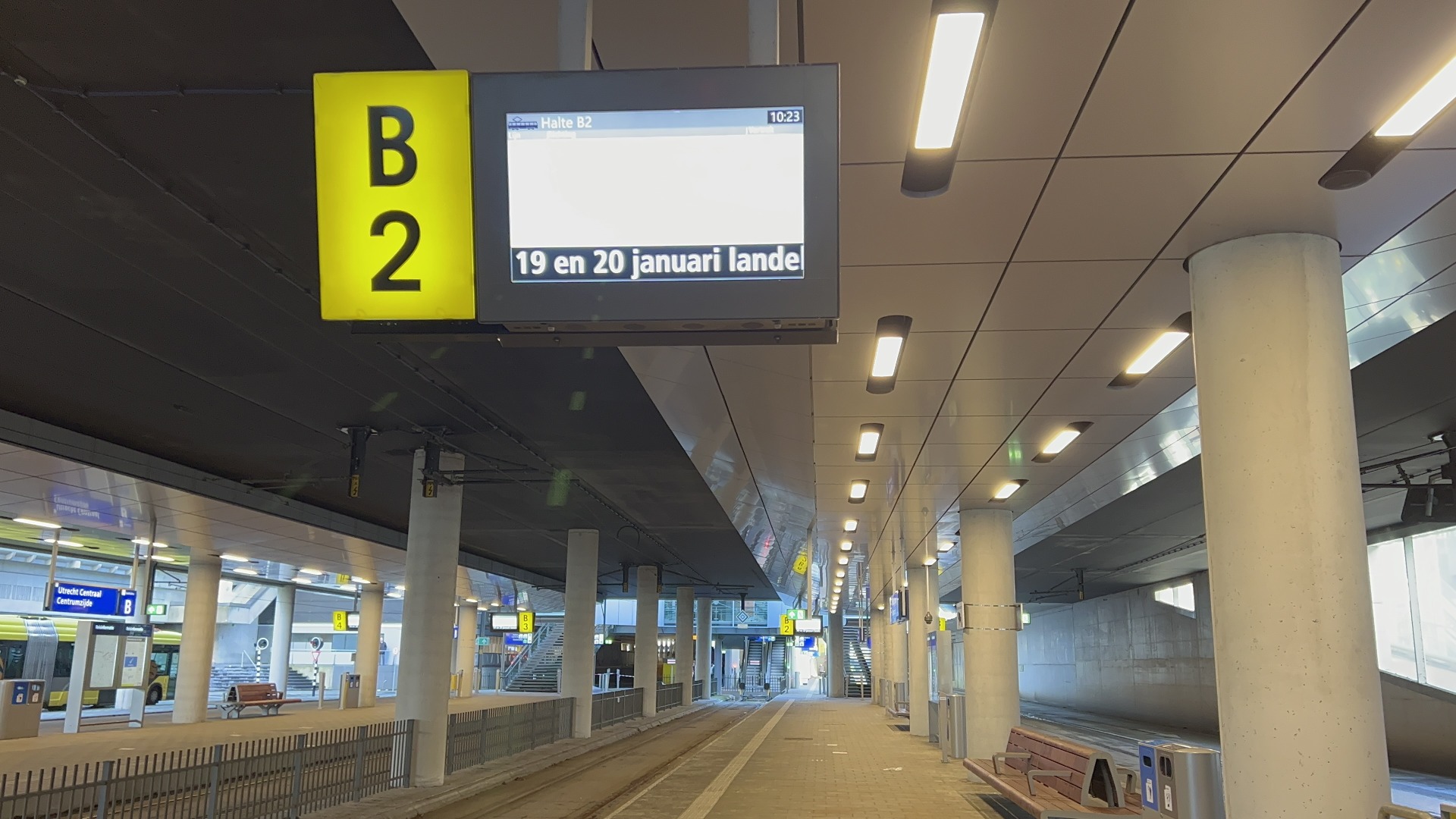 Hollanda'da toplu taşıma çalışanları greve gitti 3