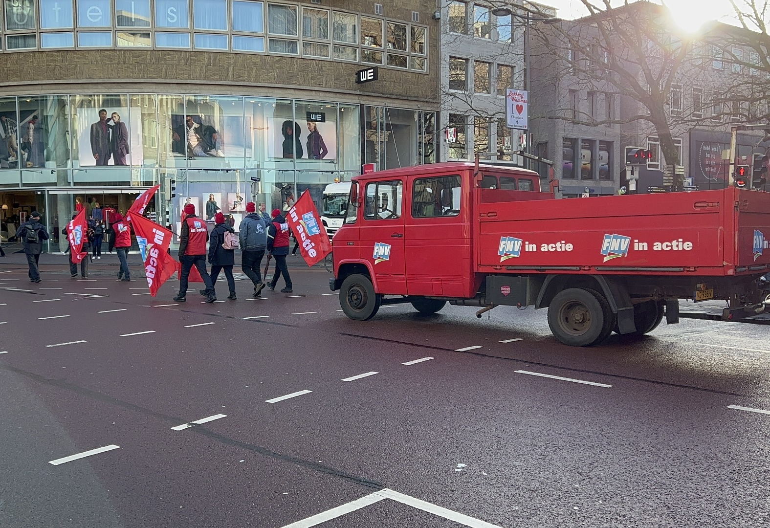 Hollanda'da toplu taşıma çalışanları greve gitti 22