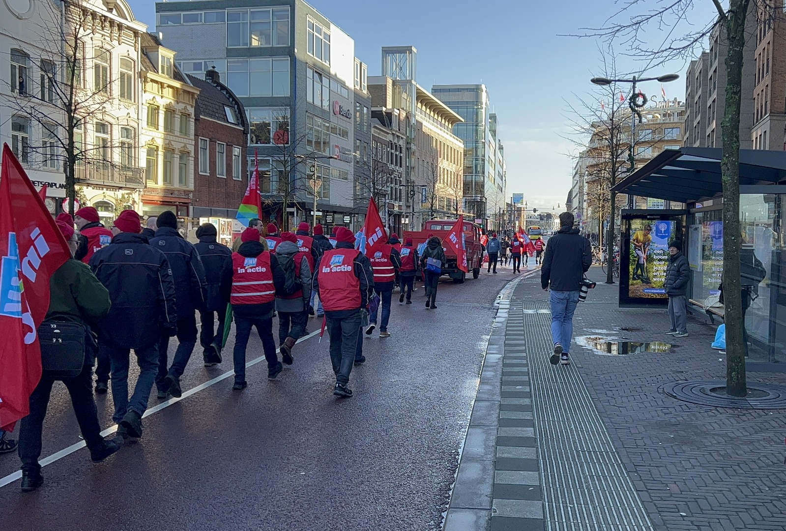 Hollanda'da toplu taşıma çalışanları greve gitti 21