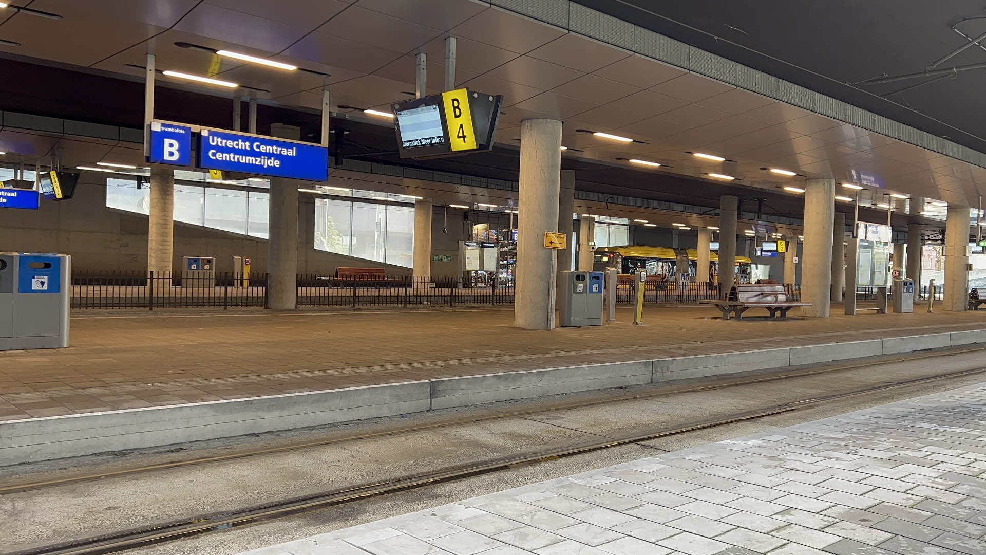 Hollanda'da toplu taşıma çalışanları greve gitti 9