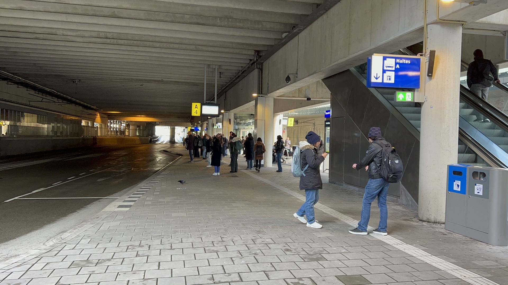 Hollanda'da toplu taşıma çalışanları greve gitti 6