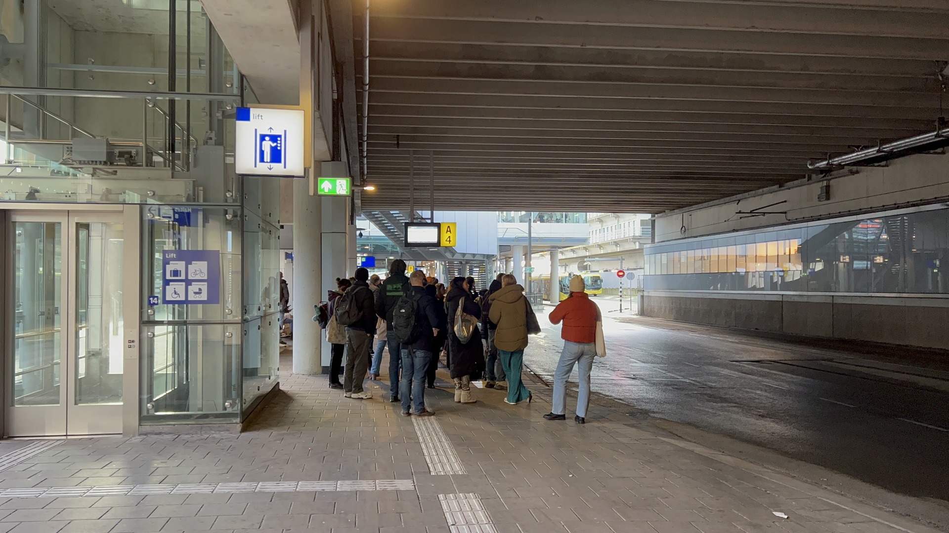 Hollanda'da toplu taşıma çalışanları greve gitti 5