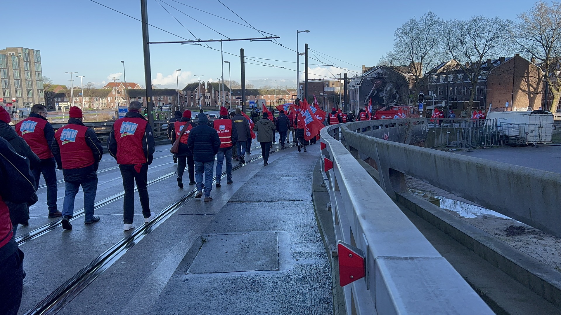 Hollanda'da toplu taşıma çalışanları greve gitti 13