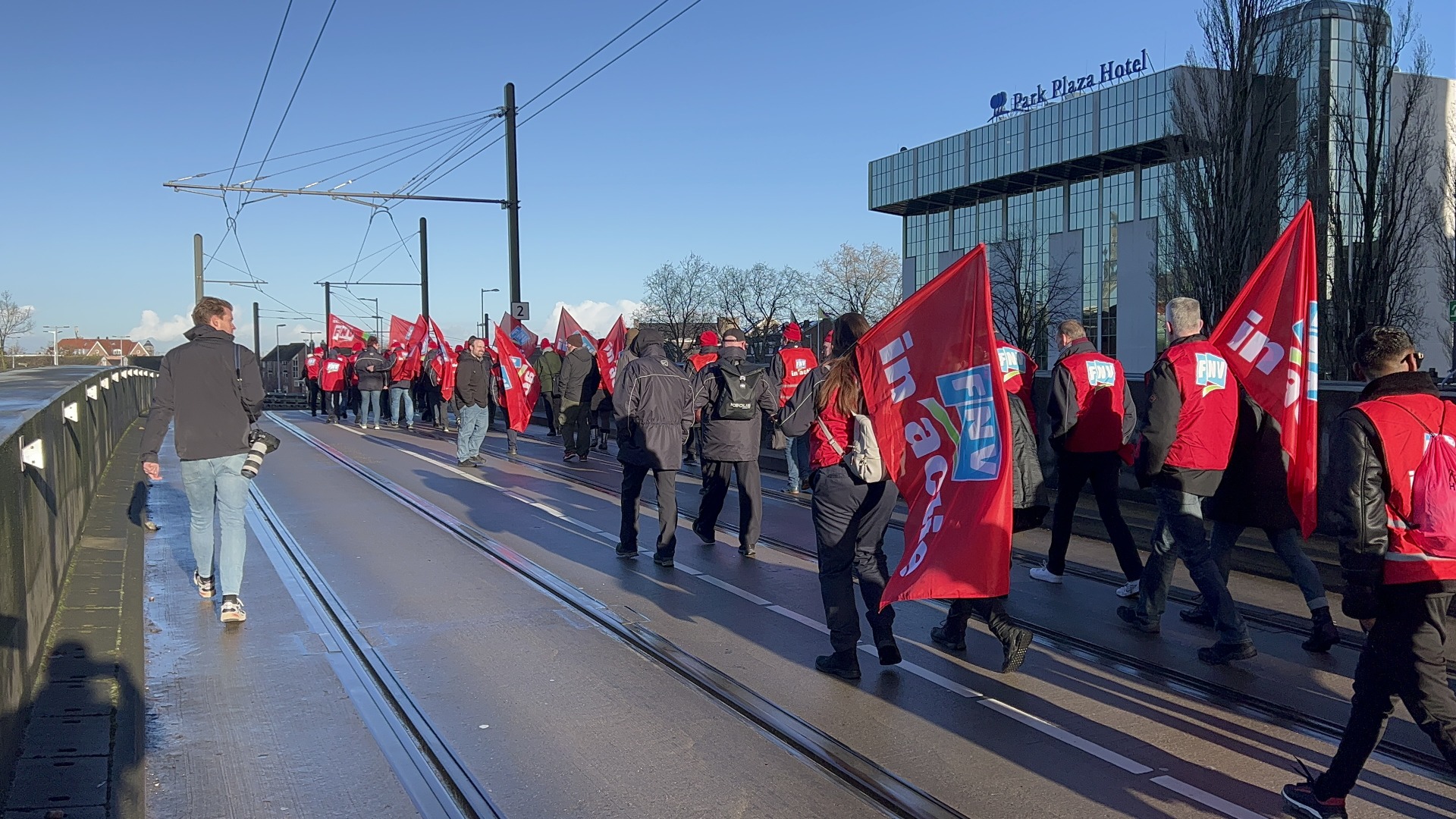 Hollanda'da toplu taşıma çalışanları greve gitti 2