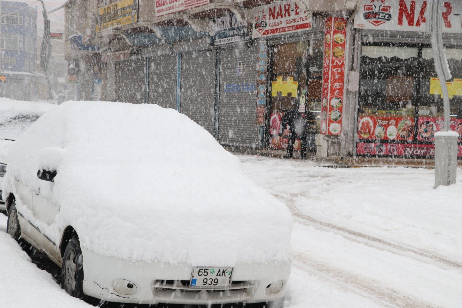 Van'da kar yağışı! 345 yerleşim yerine ulaşım yok 15