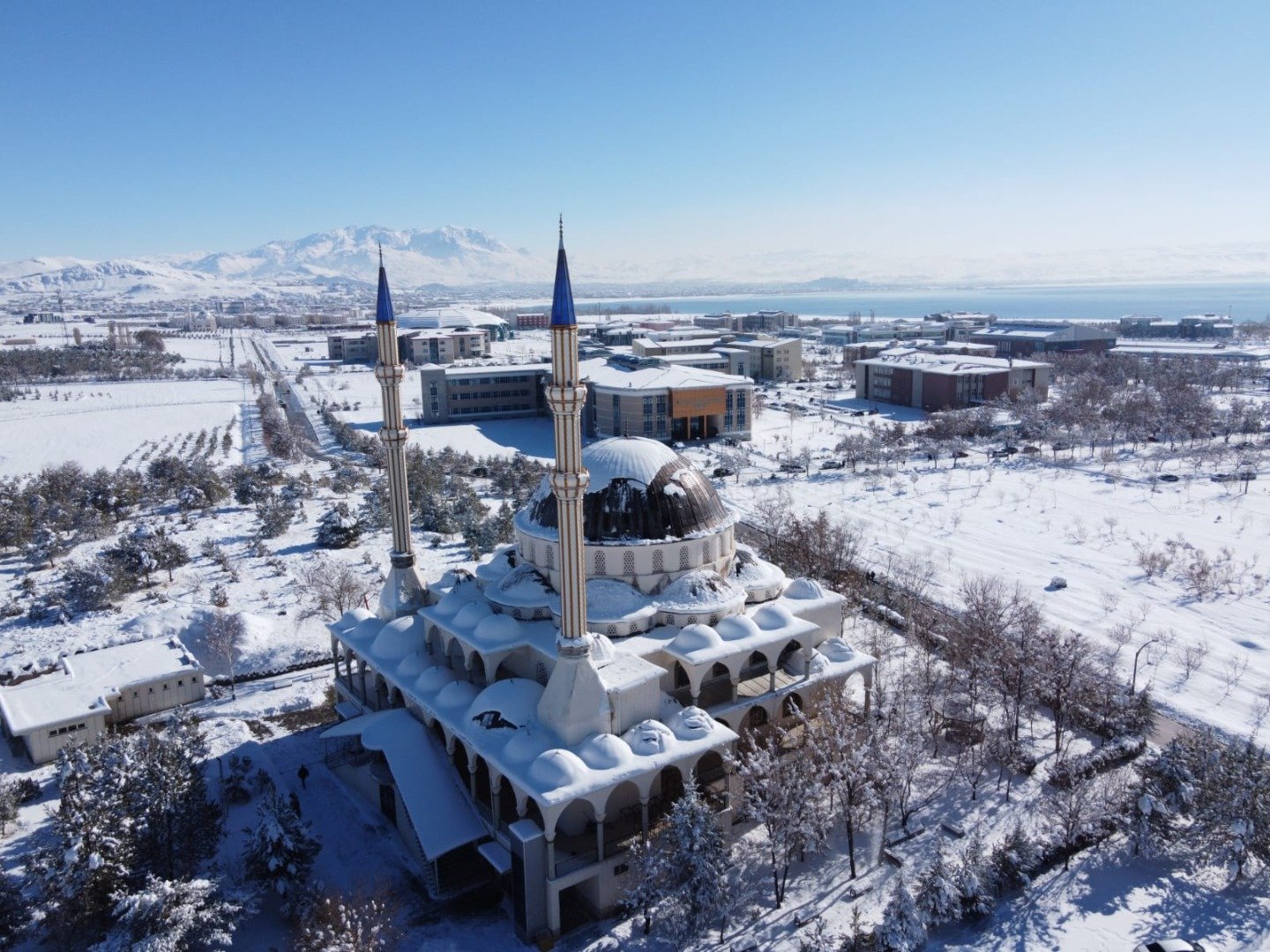 Van'da kar yağışı! 345 yerleşim yerine ulaşım yok 10