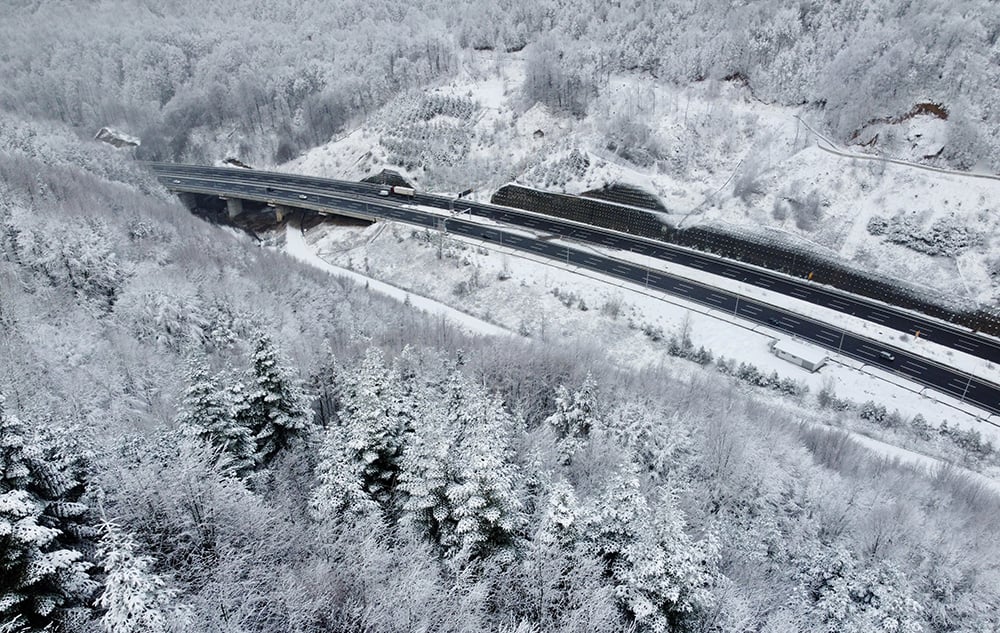 Bolu Dağı'ndaki kar yağışı aralıklarla sürüyor 23