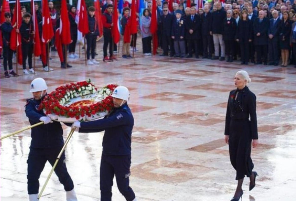 Herkesin dilindeki belediye başkanının bir sürü fotoğrafı ortaya çıktı 154