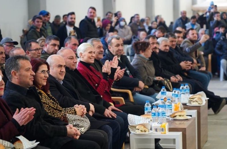 Herkesin dilindeki belediye başkanının bir sürü fotoğrafı ortaya çıktı 134